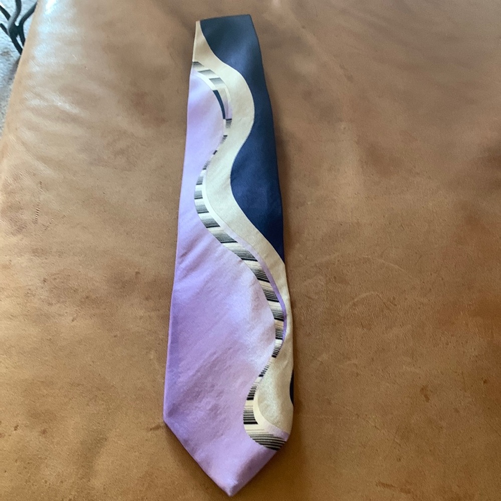 Used Vitaliano Luiselli tie.